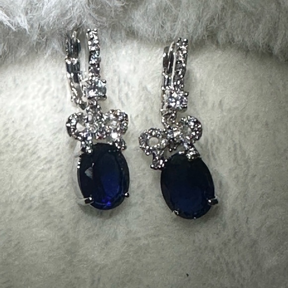 Vintage Inspired Ribbon Bow Oval Drop Chandelier Earrings - Picture 3 of 5